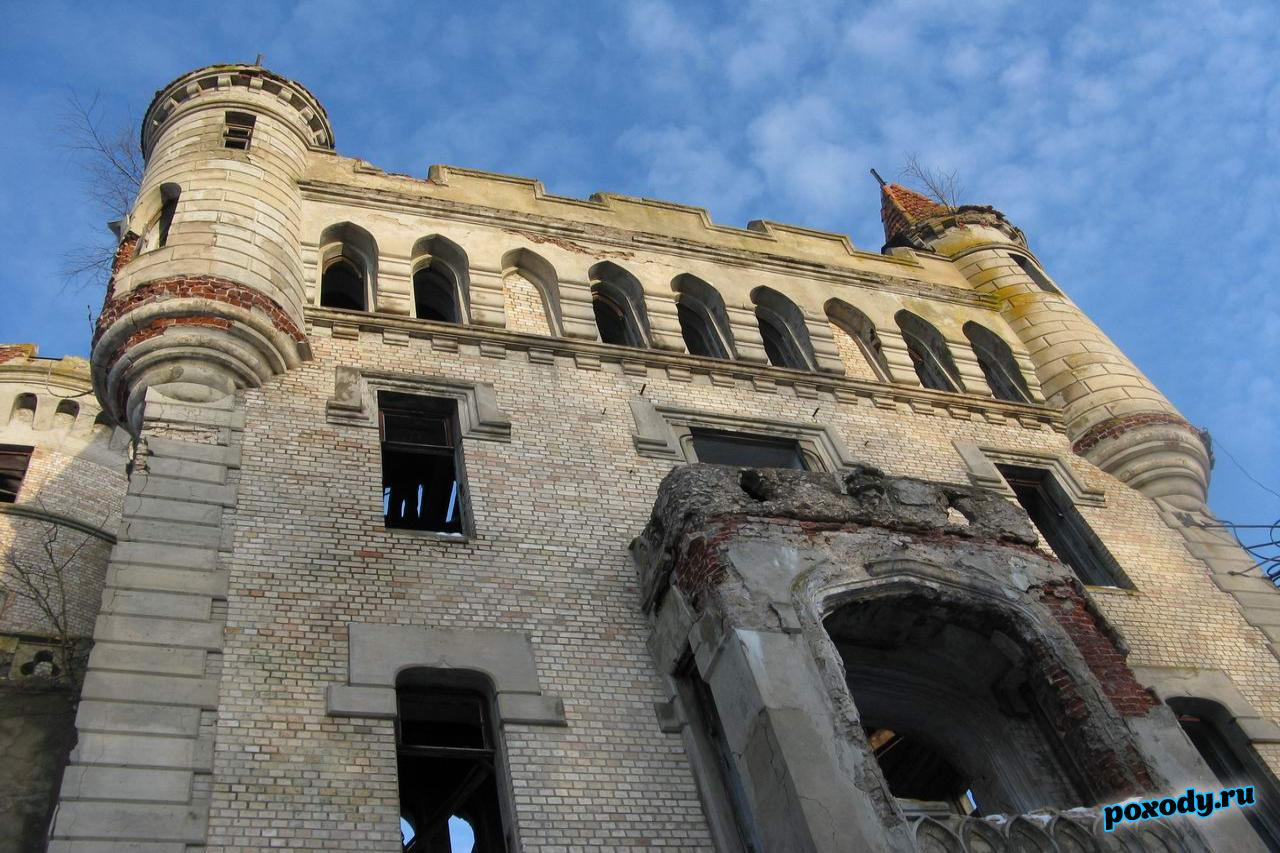 Башни замка Храповицкого в Муромцево