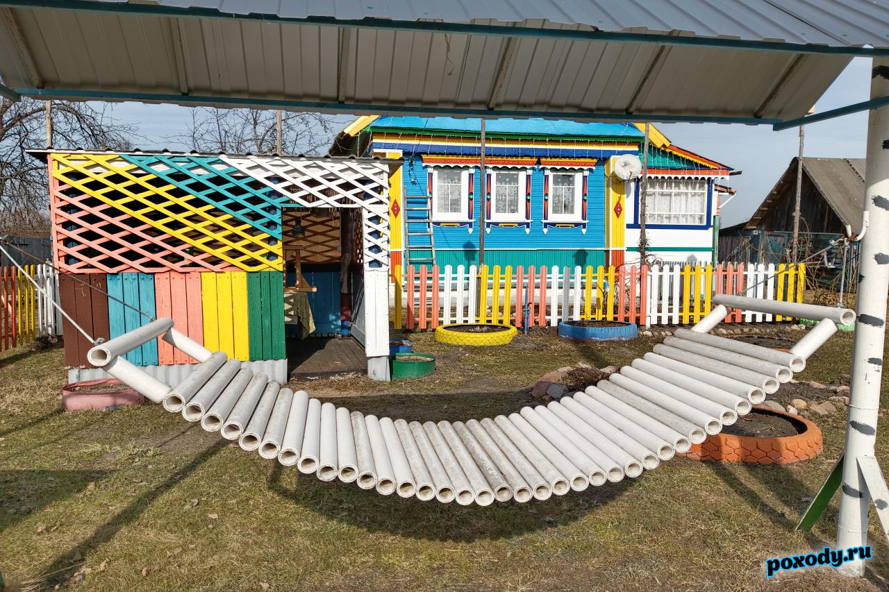 Красочный деревенский домик