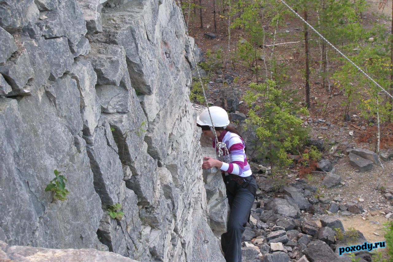 Скалолаз на Дюкинских карьерах во Владимирской области