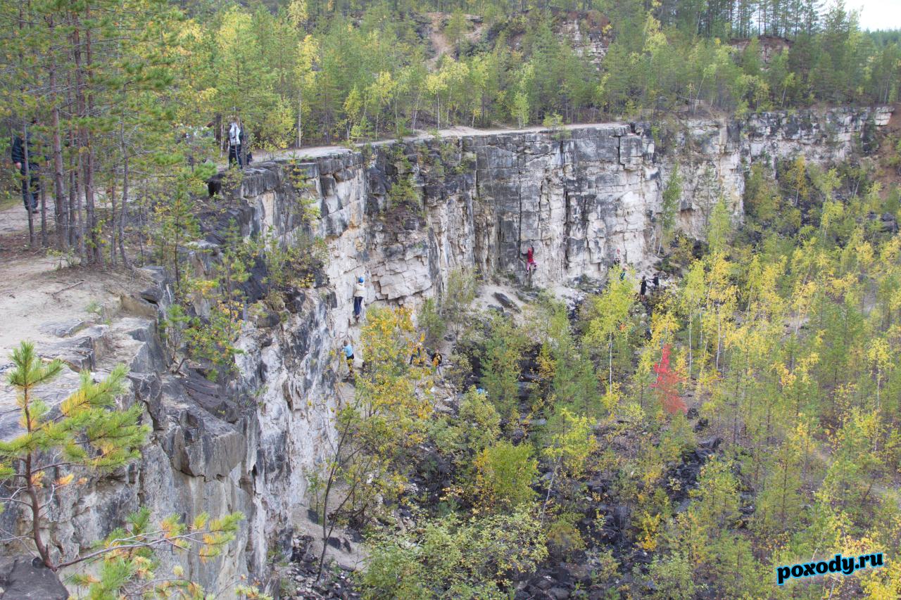 Высота стены Дюкинского карьера более 12 метров