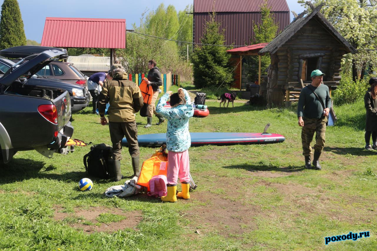 Парковка в глэмпинге «Домик в Мещере»