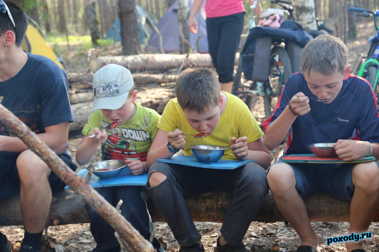 Приём пищи в велосипедном походе